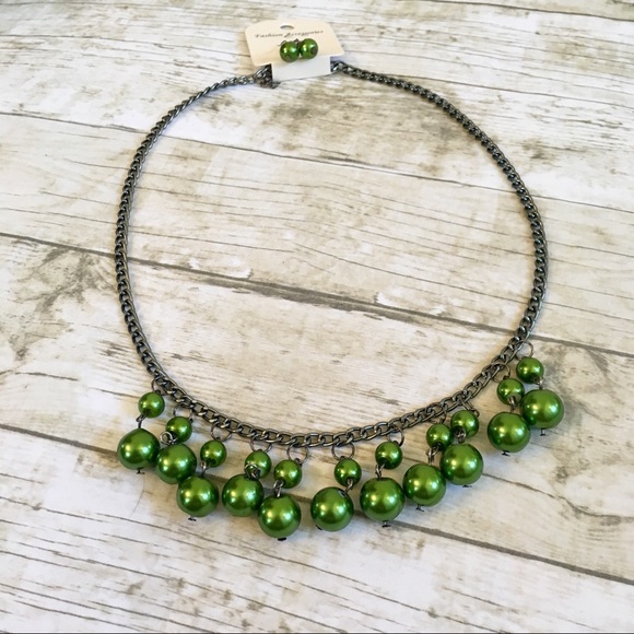 ✨4/$25✨ Necklace and Earrings Set - Green/Black - Picture 4 of 7